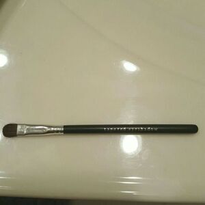 Tapered eyeshadow brush 